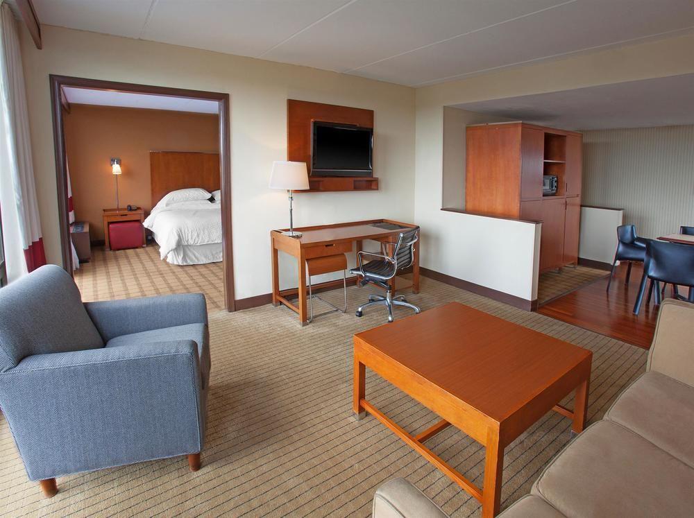 Four Points Philadelphia Northeast Hotel Buitenkant foto