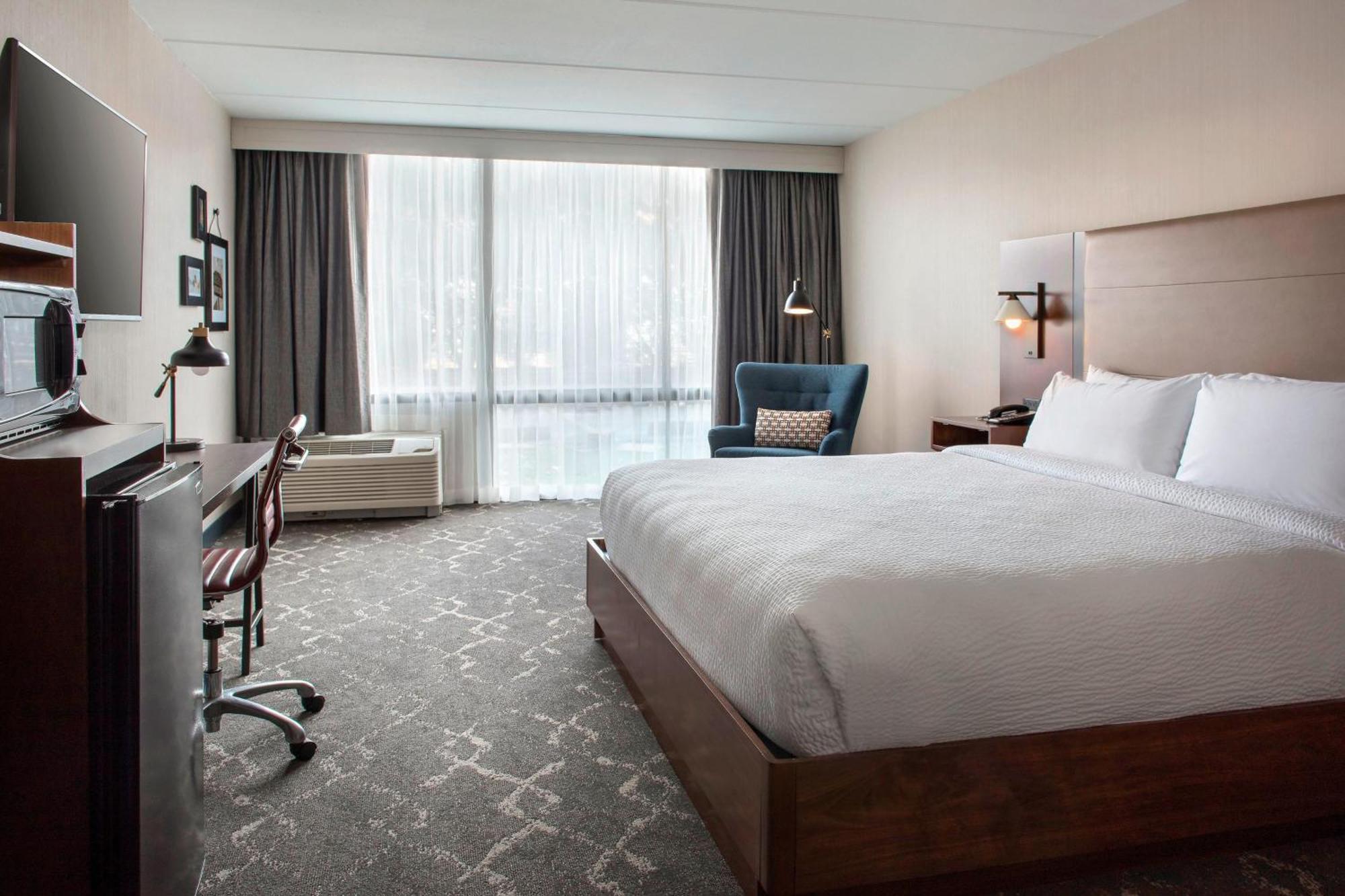 Four Points Philadelphia Northeast Hotel Buitenkant foto