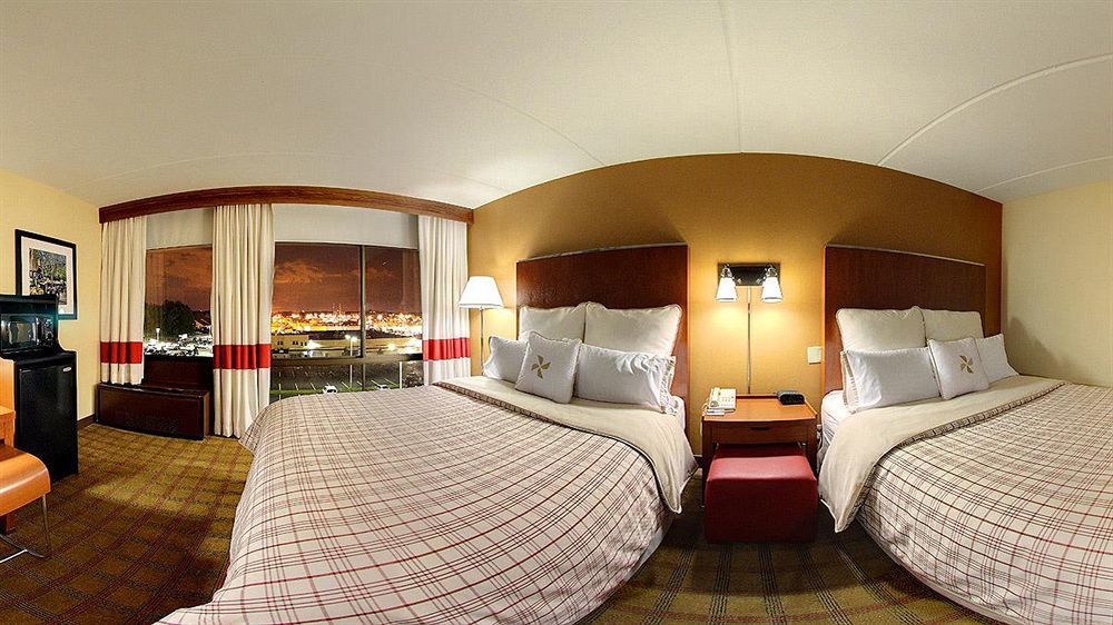 Four Points Philadelphia Northeast Hotel Buitenkant foto