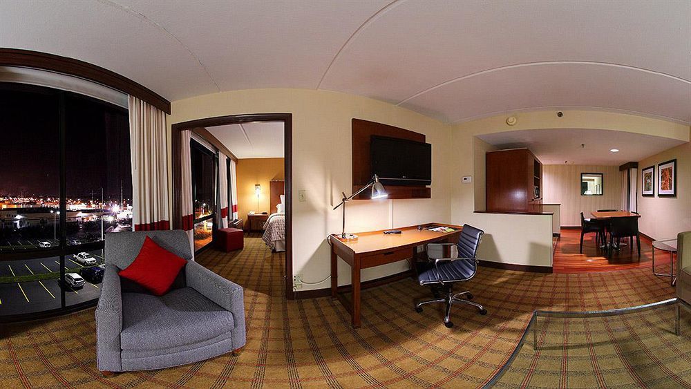 Four Points Philadelphia Northeast Hotel Buitenkant foto